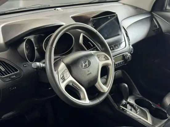 HYUNDAI-IX35-2.0 MPFI GLS 4X2 16V GASOLINA 4P AUTOMÁTICO HYUNDAI-IX35-2011