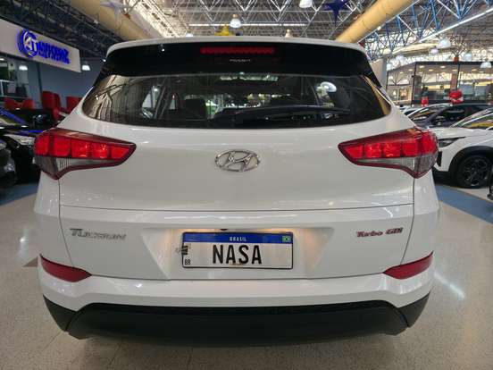 HYUNDAI-TUCSON-2021