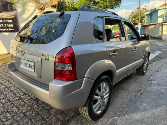 HYUNDAI-TUCSON-2.0 MPFI GL 16V 142CV 2WD GASOLINA 4P AUTOMÁTICO HYUNDAI-TUCSON-2009