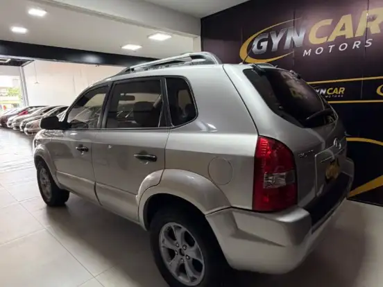 HYUNDAI-TUCSON-2.0 MPFI GL 16V 142CV 2WD GASOLINA 4P AUTOMÁTICO HYUNDAI-TUCSON-2009