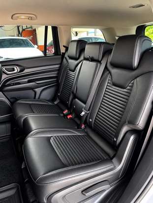 JEEP-COMMANDER-2023