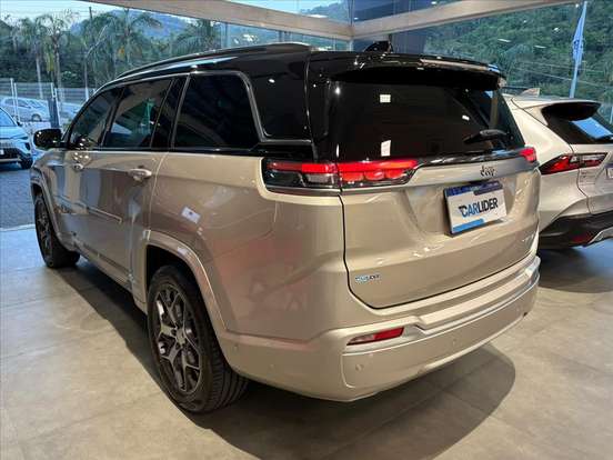 JEEP-COMMANDER-2024