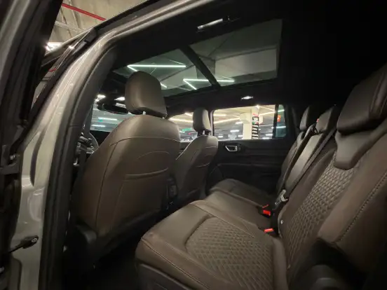 JEEP-COMMANDER-2.0 TD380 TURBO DIESEL OVERLAND AT9 JEEP-COMMANDER-2024
