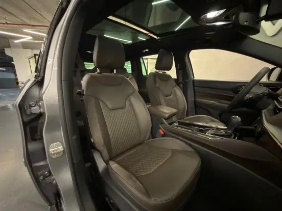 JEEP-COMMANDER-2024