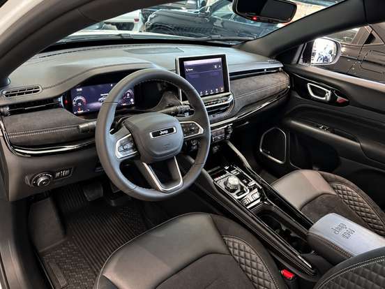 JEEP-COMMANDER-2.0 HURRICANE 4 TURBO GASOLINA BLACKHAWK AT9 JEEP-COMMANDER-2025