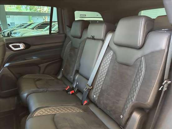 JEEP-COMMANDER-2.0 HURRICANE 4 TURBO GASOLINA BLACKHAWK AT9 JEEP-COMMANDER-2025