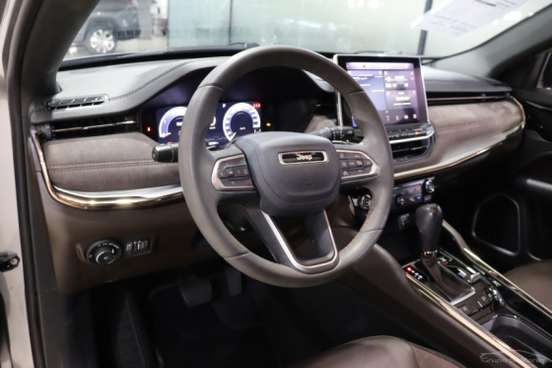 JEEP-COMMANDER-2023