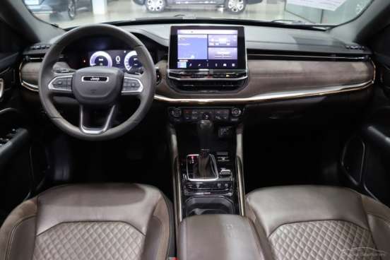 JEEP-COMMANDER-2023