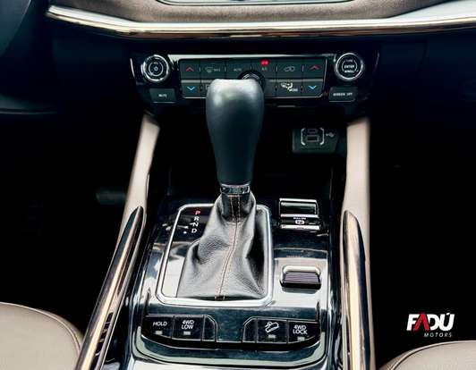 JEEP-COMMANDER-2022