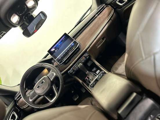 JEEP-COMMANDER-2023
