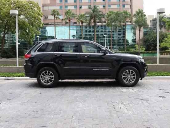 JEEP-GRAND CHEROKEE-3.6 LAREDO 4X4 V6 24V GASOLINA 4P AUTOMÁTICO JEEP-GRAND CHEROKEE-2014