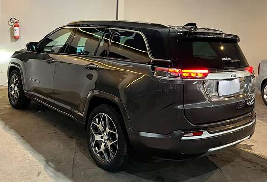 JEEP-COMMANDER-2023