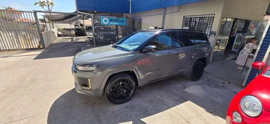 JEEP-COMMANDER-2.0 HURRICANE 4 TURBO GASOLINA BLACKHAWK AT9 JEEP-COMMANDER-2025