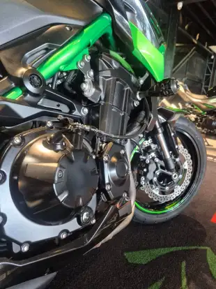 KAWASAKI-Z900-2022
