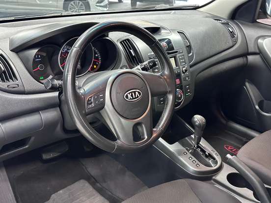 KIA-CERATO-1.6 EX SEDAN 16V GASOLINA 4P AUTOMÁTICO KIA-CERATO-2009