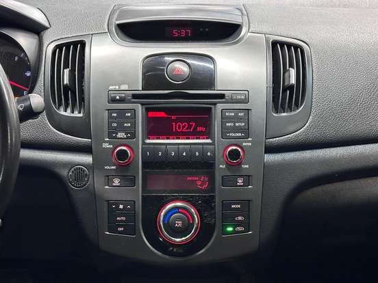 KIA-CERATO-1.6 EX SEDAN 16V GASOLINA 4P AUTOMÁTICO KIA-CERATO-2009