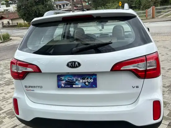 KIA-SORENTO-3.5 V6 GASOLINA EX 7L 4WD AUTOMÁTICO KIA-SORENTO-2014