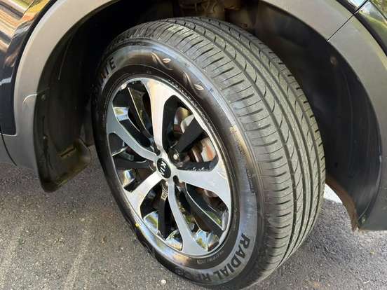 KIA-SORENTO-3.3 V6 GASOLINA EX 7L AUTOMATICO KIA-SORENTO-2016