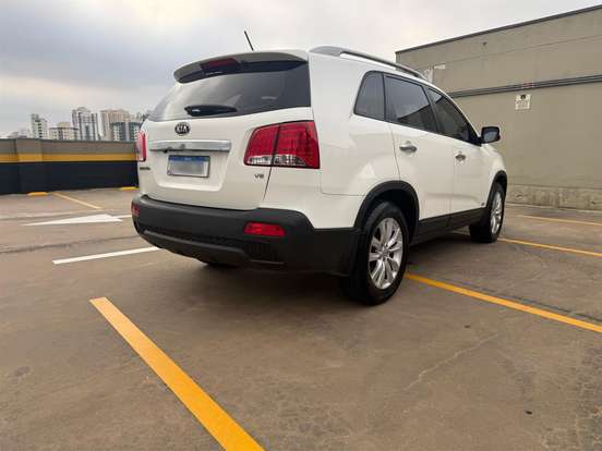 KIA-SORENTO-3.5 V6 GASOLINA EX 7L 4WD AUTOMÁTICO KIA-SORENTO-2012
