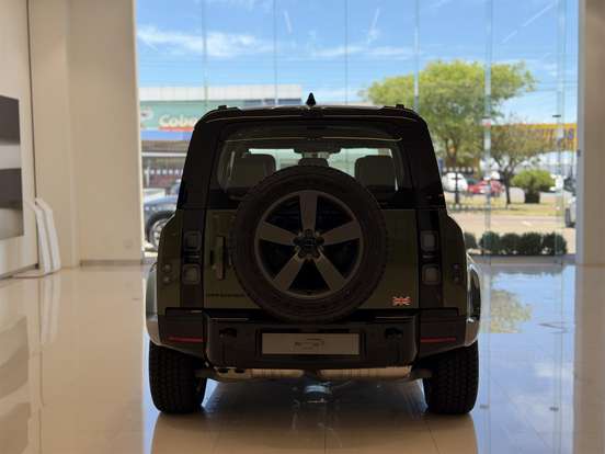 LAND ROVER-DEFENDER-2026