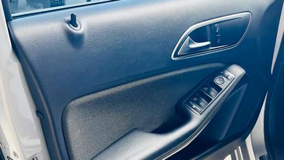 MERCEDES-BENZ-A 200-2017