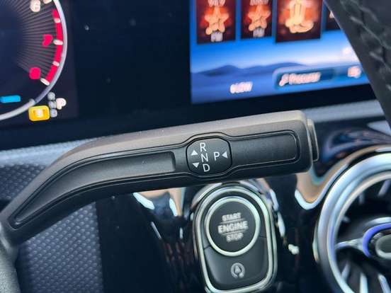 MERCEDES-BENZ-CLA 200-2025