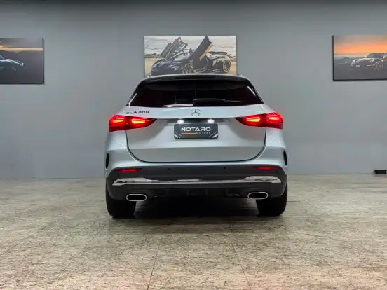 MERCEDES-BENZ-GLA 200-2025
