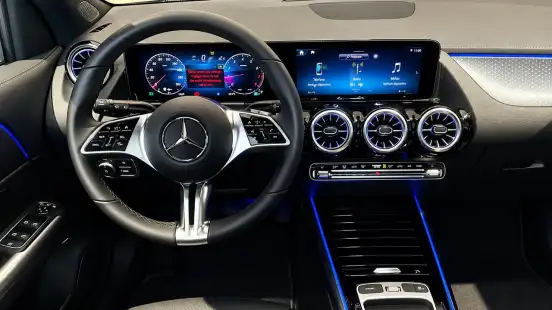MERCEDES-BENZ-GLA 200-2026