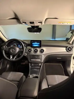 MERCEDES-BENZ-GLA 200-2018