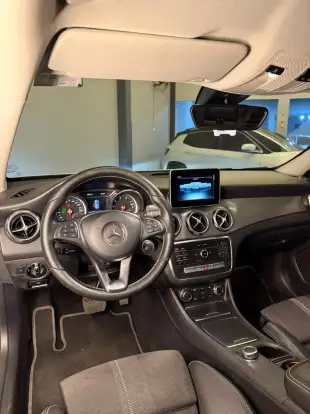 MERCEDES-BENZ-GLA 200-2018