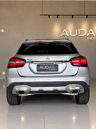 MERCEDES-BENZ-GLA 200-2019