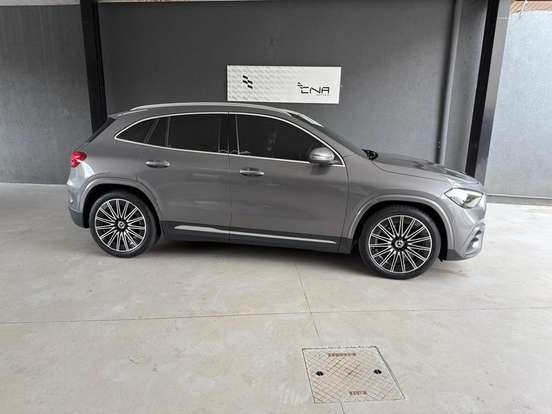 MERCEDES-BENZ-GLA 200-2024