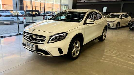 MERCEDES-BENZ-GLA 200-2019