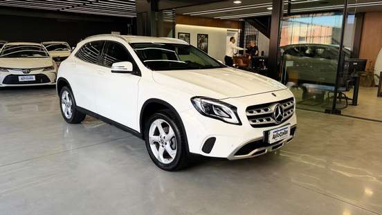 MERCEDES-BENZ-GLA 200-2019