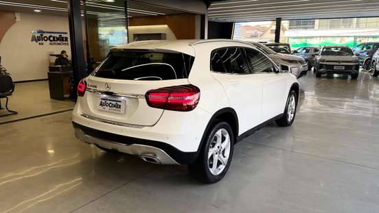 MERCEDES-BENZ-GLA 200-2019