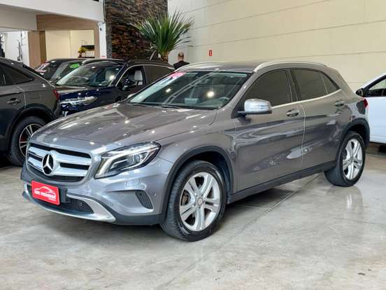 MERCEDES-BENZ-GLA 200-2016