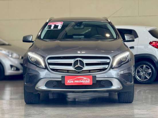 MERCEDES-BENZ-GLA 200-2016