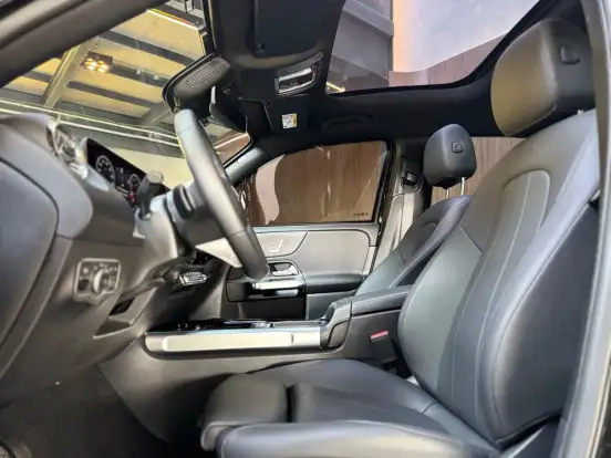 MERCEDES-BENZ-GLB 220-2025