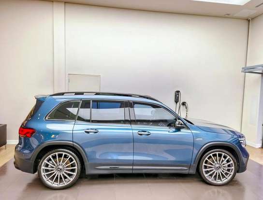MERCEDES-BENZ-GLB 35 AMG-2022