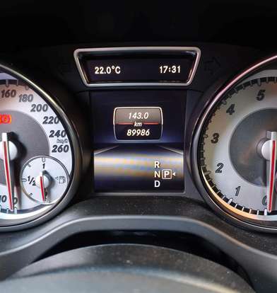 MERCEDES-BENZ-CLA 200-1.6 URBAN 16V GASOLINA 4P AUTOMÁTICO MERCEDES-BENZ-CLA 200-2015