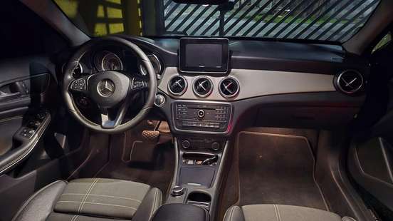 MERCEDES-BENZ-GLA 200-2017