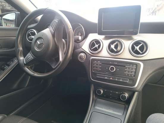 MERCEDES-BENZ-GLA 200-2017