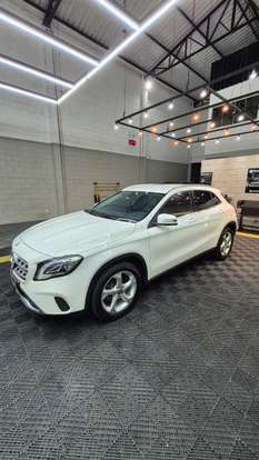 MERCEDES-BENZ-GLA 200-2019