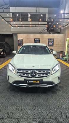 MERCEDES-BENZ-GLA 200-2019