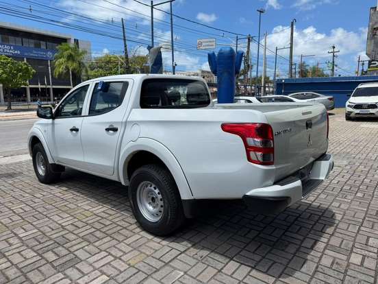 MITSUBISHI-L200 TRITON-2.4 16V TURBO DIESEL SPORT GLS CD 4P 4X4 AUTOMÁTICO MITSUBISHI-L200 TRITON-2024