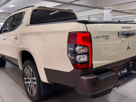 MITSUBISHI-L200 TRITON-2.4 16V TURBO DIESEL SPORT HPE-S TERRA CD 4P 4X4 AUTOMÁTICO MITSUBISHI-L200 TRITON-2024
