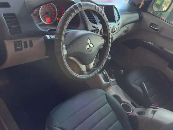MITSUBISHI-L200 TRITON-3.5 4X4 CD V6 24V FLEX 4P AUTOMÁTICO MITSUBISHI-L200 TRITON-2010