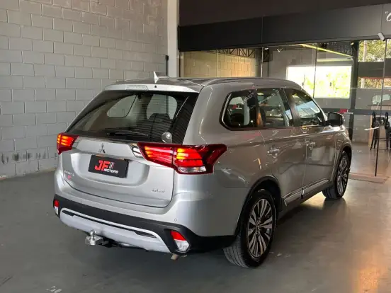 MITSUBISHI-OUTLANDER-2.0 MIVEC GASOLINA GLS AUTOMÁTICO MITSUBISHI-OUTLANDER-2018