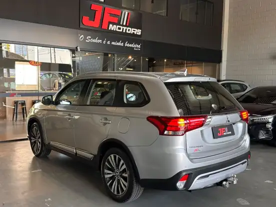 MITSUBISHI-OUTLANDER-2.0 MIVEC GASOLINA GLS AUTOMÁTICO MITSUBISHI-OUTLANDER-2018