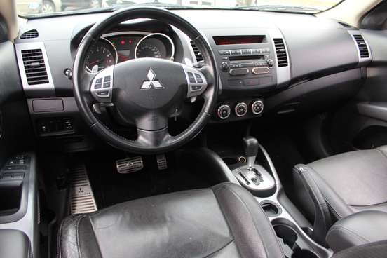 MITSUBISHI-OUTLANDER-2013